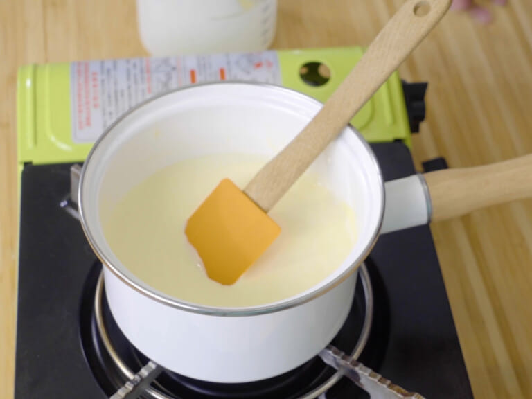 壽司郎經典甜品卡達拉娜，加泰羅尼亞焦糖奶凍Crema catalana 步驟1