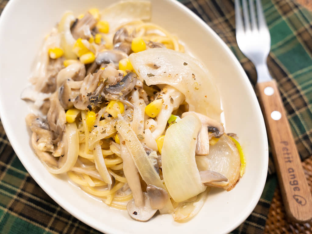 奶油白醬義大利湯麵，煮麵順手完成湯頭