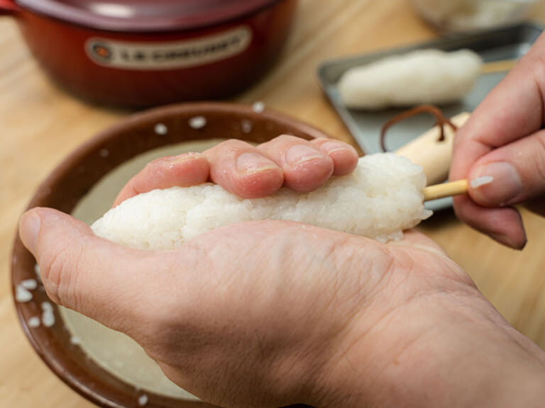 秋田傳統火鍋，烤米棒鍋，きりたんぽ鍋｜LE CREUSET火鍋鍋 步驟2