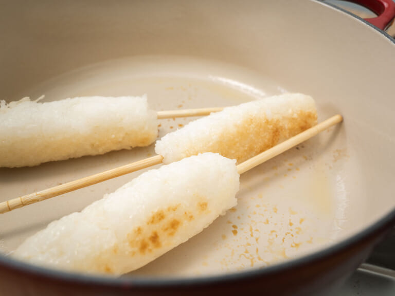 秋田傳統火鍋，烤米棒鍋，きりたんぽ鍋｜LE CREUSET火鍋鍋 步驟4