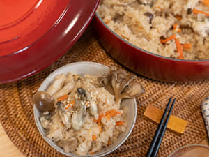 冬日正需要這一鍋，牡蠣舞菇炊飯｜LE CREUSET琺瑯鑄鐵圓形燉鍋