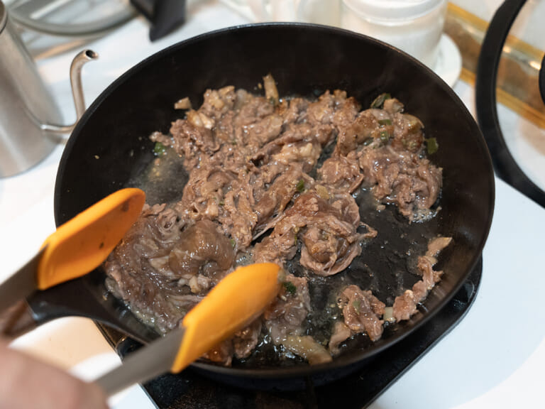 石鍋拌飯風烤牛肉炒飯 步驟2