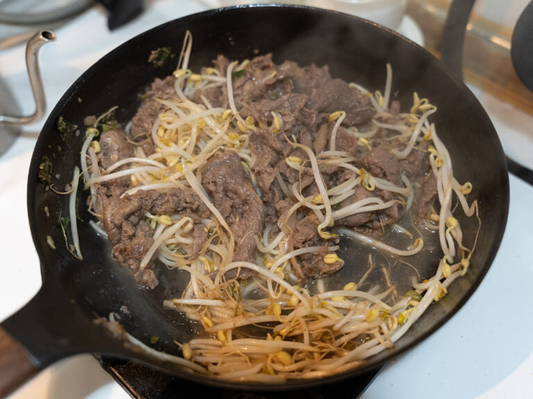 石鍋拌飯風烤牛肉炒飯 步驟3