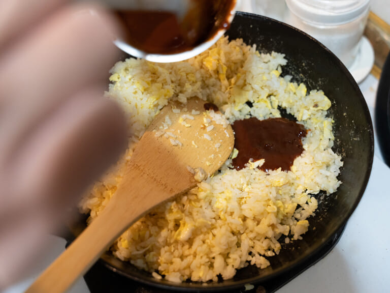 石鍋拌飯風烤牛肉炒飯 步驟5