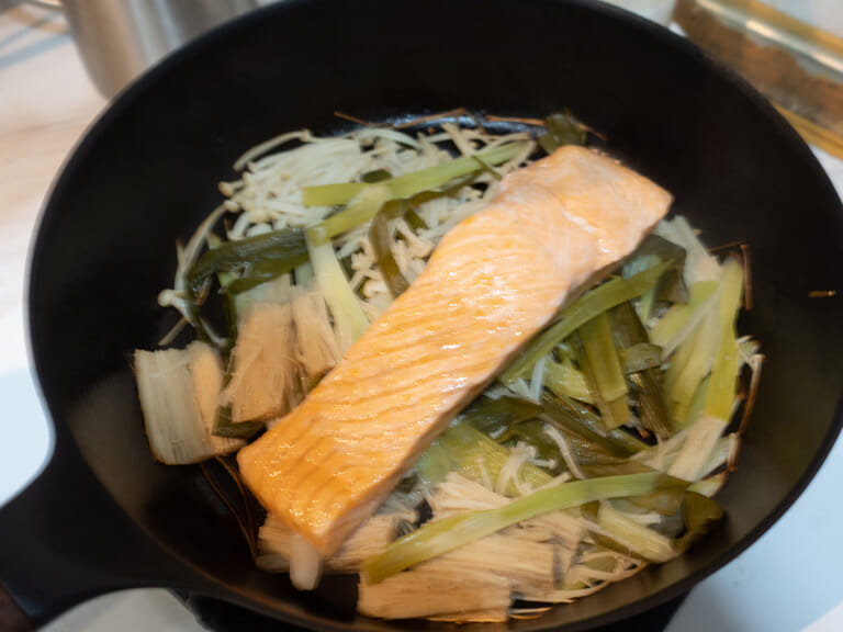 酒蒸鮭魚佐蘿蔔泥 步驟2