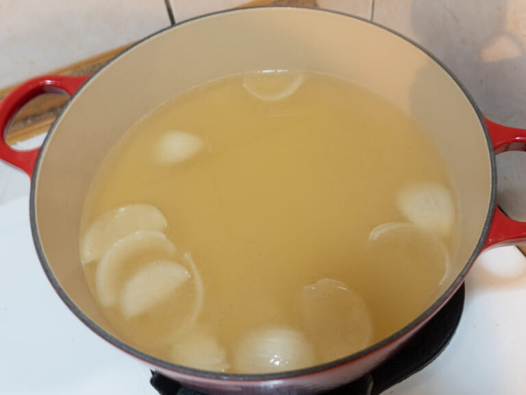 香菜烏龍麵｜湯頭超好喝 步驟1