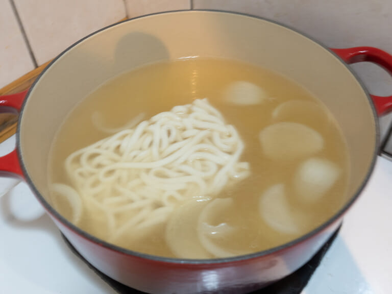 香菜烏龍麵｜湯頭超好喝 步驟2