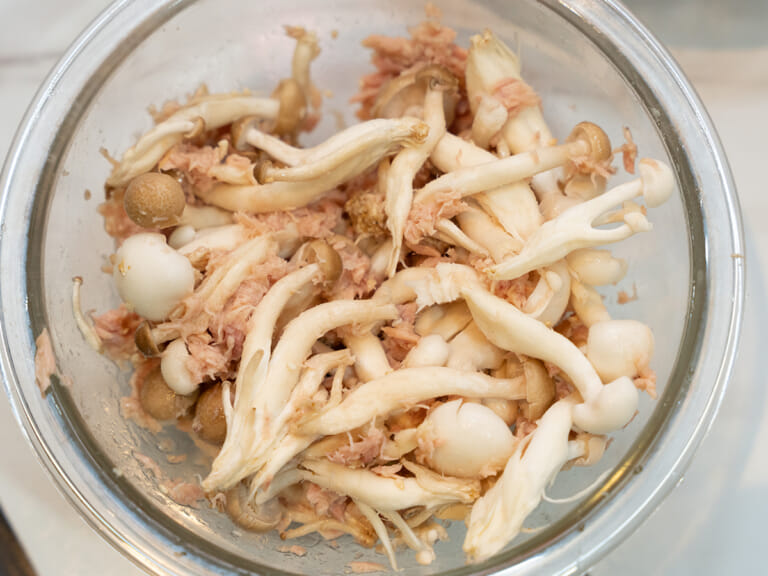 和風鮪魚拌鴻禧菇 步驟1