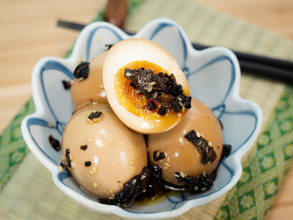 焦蔥溏心滷蛋，醬汁還能做成拉麵湯頭！