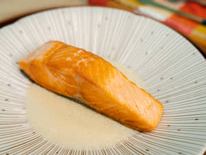 【減醣料理】香煎鮭魚排・佐奶油豆乳青檸醬汁