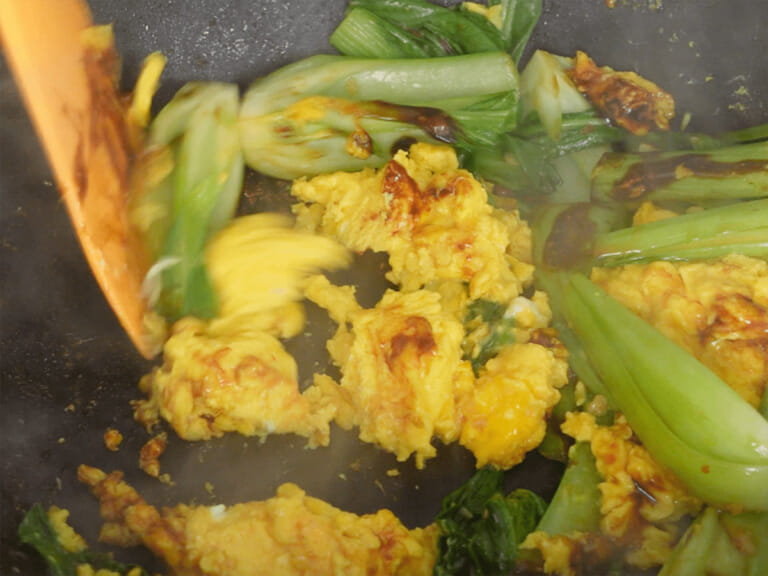 低醣料理｜青江菜辣味炒蛋 步驟6