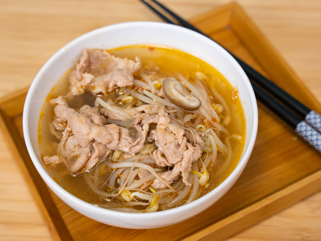 減醣食譜｜微辣的豬肉豆芽湯