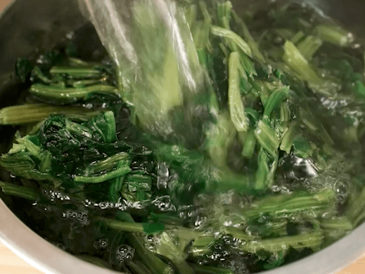 減醣小菜｜和風醋拌菠菜 步驟1