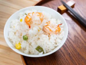 日本小朋友便當定番｜蝦仁洋蔥炊飯