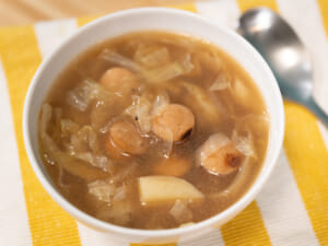 洋蔥馬鈴薯濃湯，免用高湯也能做出鮮甜湯底