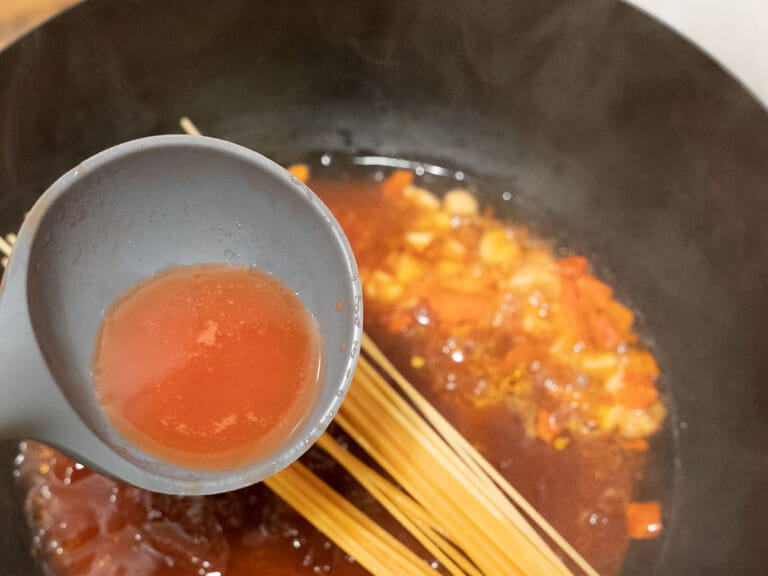 剌客義大利麵Spaghetti all’Assassina 步驟4