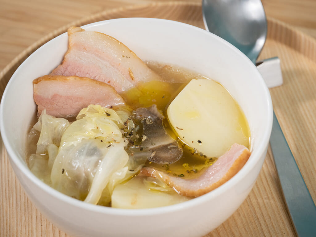 馬鈴薯鮮蔬雞湯