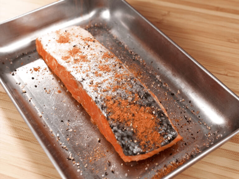 紐奧良香料煎鮭魚排・佐蒜香奶油醬汁 步驟1