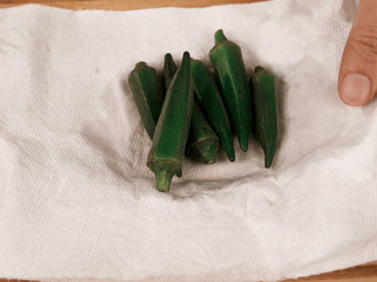 柑橘醋溜炒秋葵什菇 步驟3