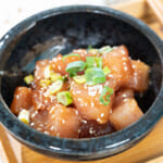 蔥麻醬漬鮪魚生魚片