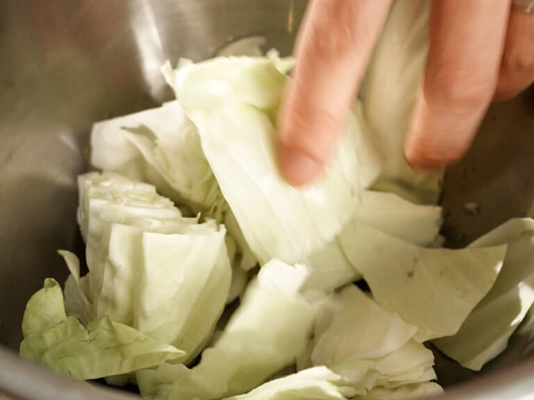 福島鄉土料理・高麗菜炒年糕 步驟1