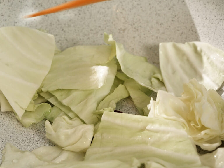 福島鄉土料理・高麗菜炒年糕 步驟2