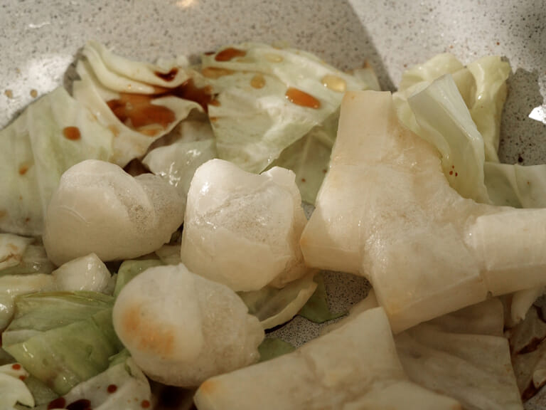 福島鄉土料理・高麗菜炒年糕 步驟3