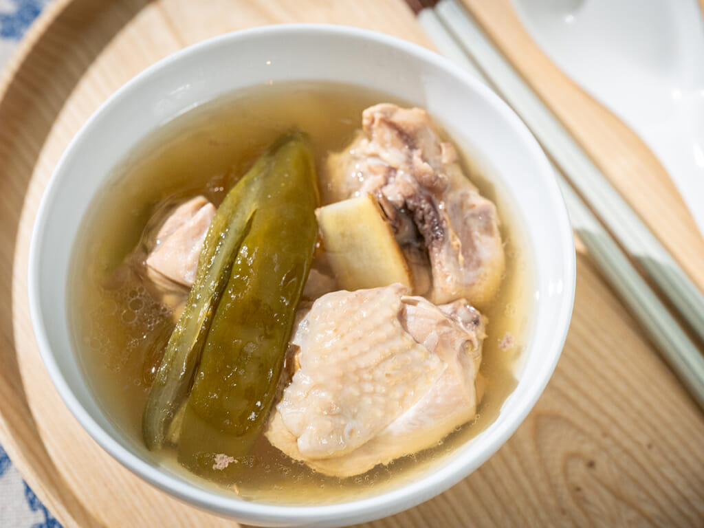 電鍋剝皮辣椒雞湯