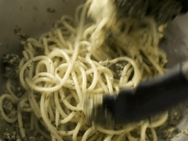 菠菜熱那亞青醬義大利麵 步驟2