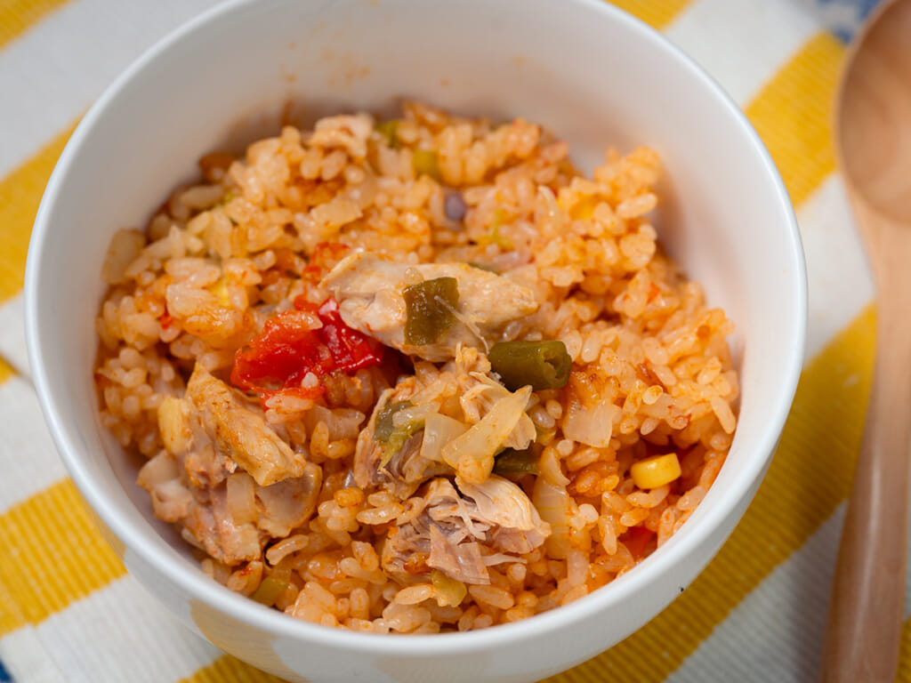 剝皮辣椒雞肉炊飯