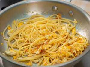 poverello pasta爆蒜煎蛋起司義大利麵 ft.灶市 油封香蒜酥