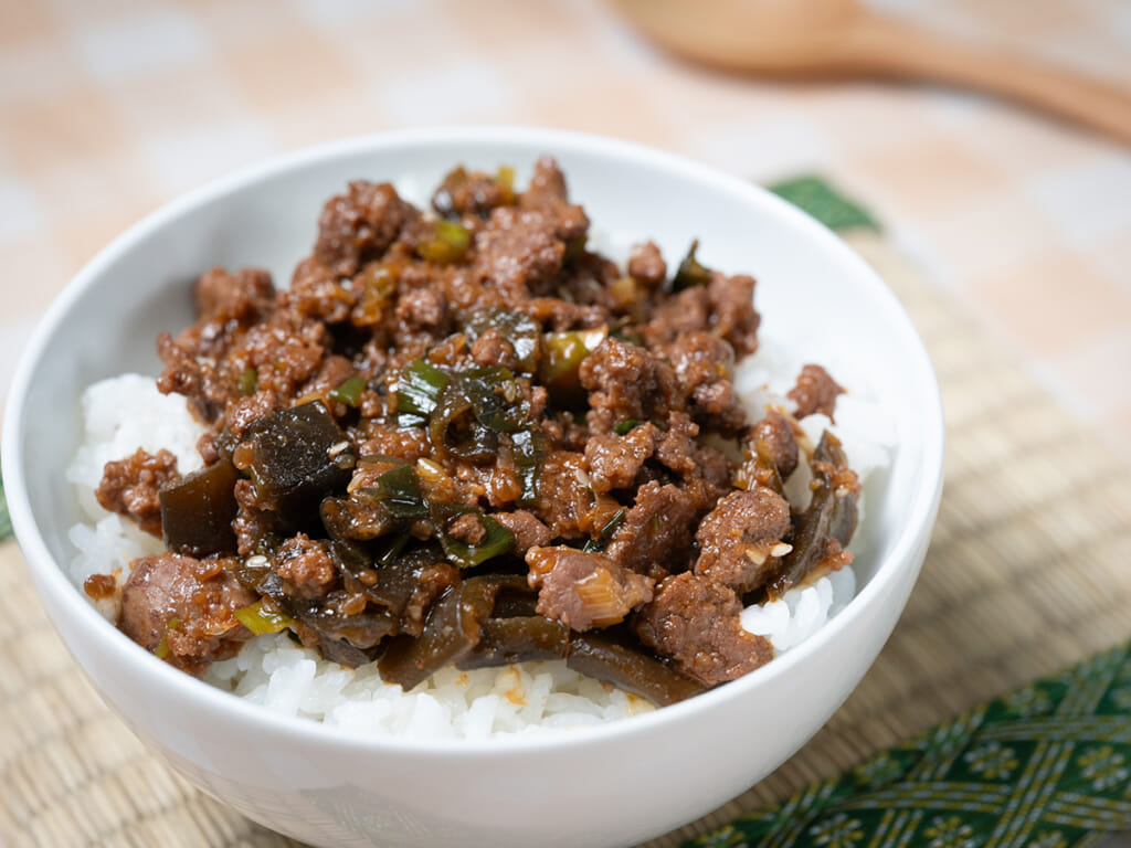 韓式剝皮辣椒肉末丼