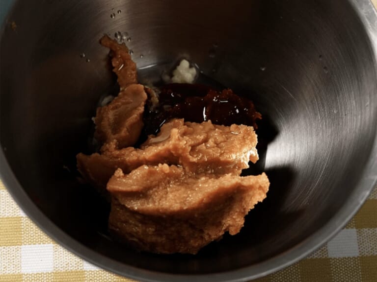 無水辣味噌豬肉鍋 步驟1