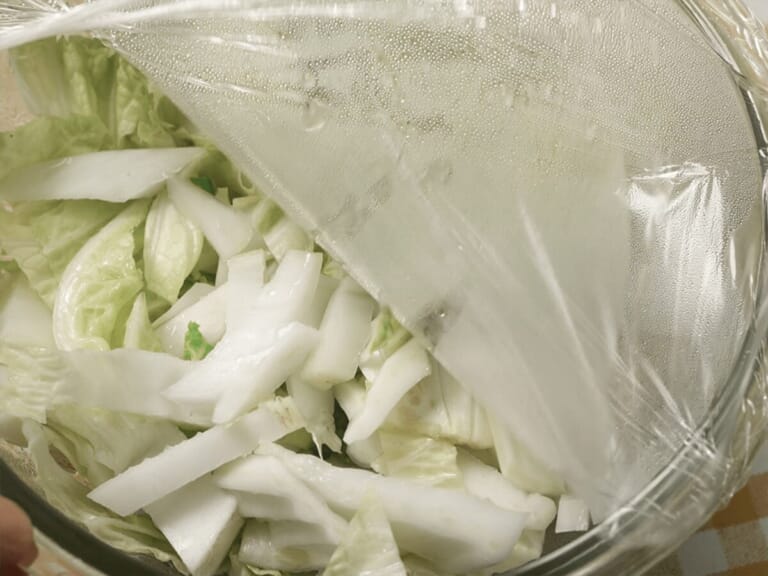 鹽昆布麻油拌白菜 步驟2