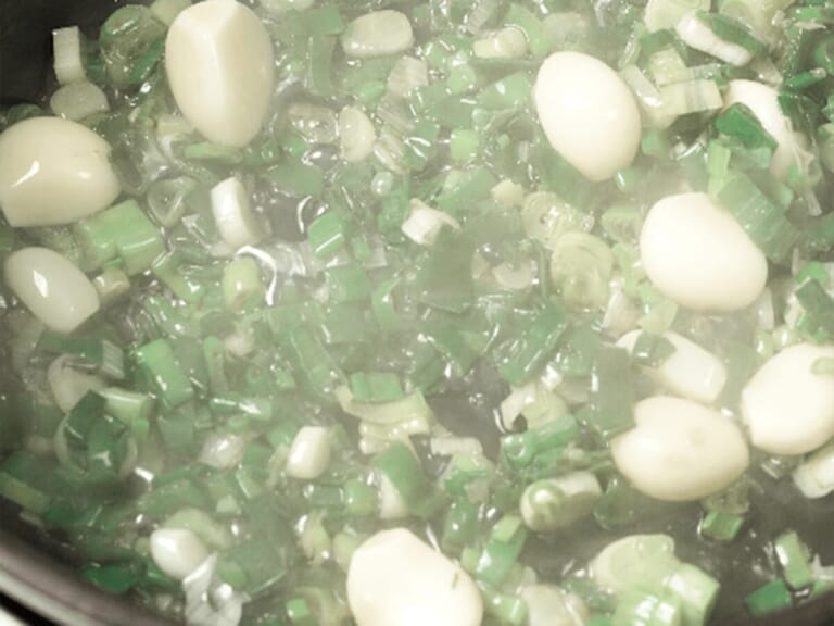 爆量蔥蒜白菜鍋 步驟1