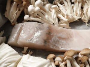 清蒸鱸魚，佐生薑味噌沾醬