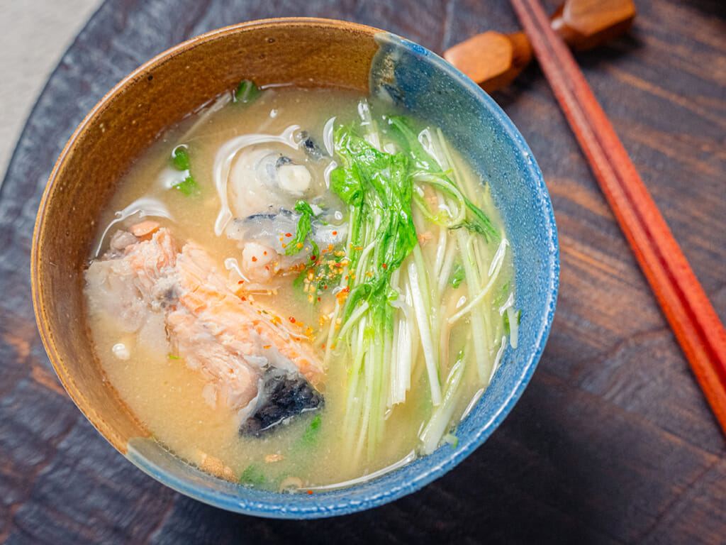 魚頭水菜味噌湯