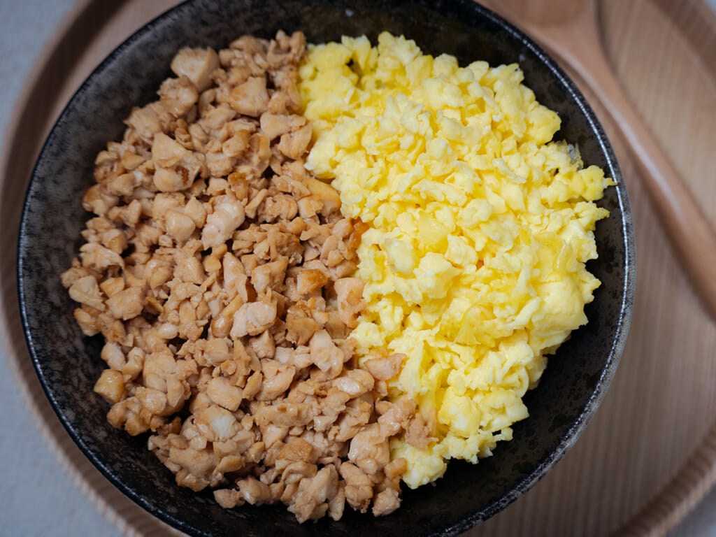 健康肉燥雙色丼飯，豆腐代替肉末也美味