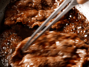 關西風的壽喜燒,日本叔叔教我和牛必須這樣吃!