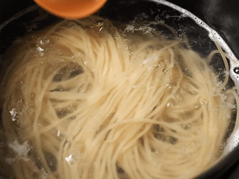 納豆鹽昆布義大利麵 步驟1
