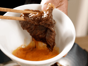 關西風的壽喜燒,日本叔叔教我和牛必須這樣吃!