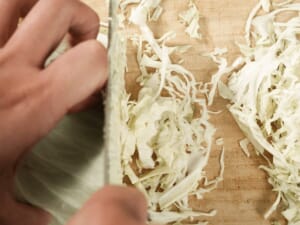 擁有超常技能的異世界流浪美食家，薑汁燒紅山豬肉