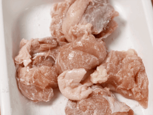 蘿蔔泥燉煮雞，清爽與濃郁並存