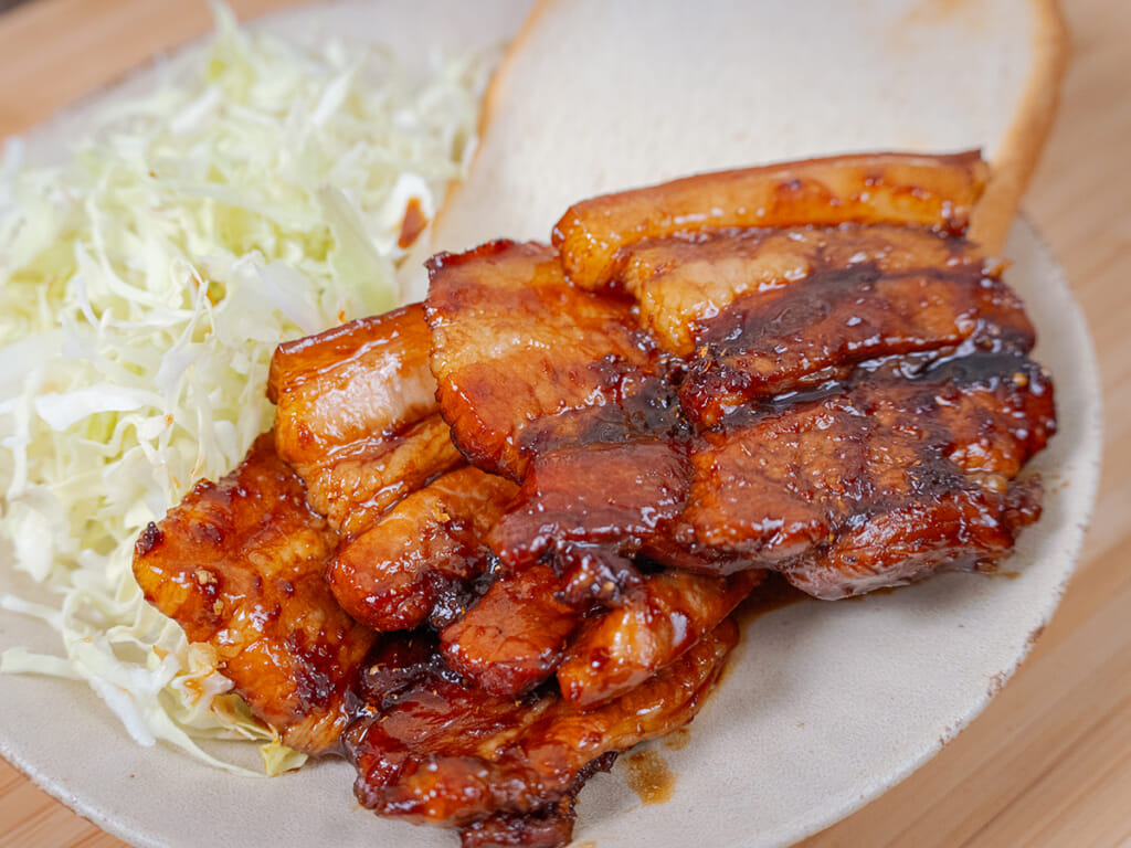 擁有超常技能的異世界流浪美食家，薑汁燒紅山豬肉