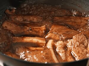 擁有超常技能的異世界流浪美食家，薑汁燒紅山豬肉