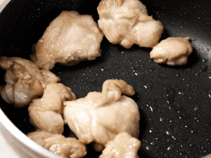 蘿蔔泥燉煮雞，清爽與濃郁並存