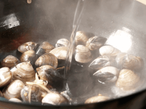 奶油高湯蛤蠣義大利麵