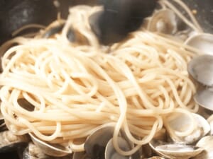 奶油高湯蛤蠣義大利麵