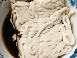 免開火，香菜高湯油拌麵