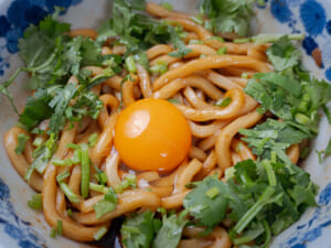 免開火，香菜高湯油拌麵